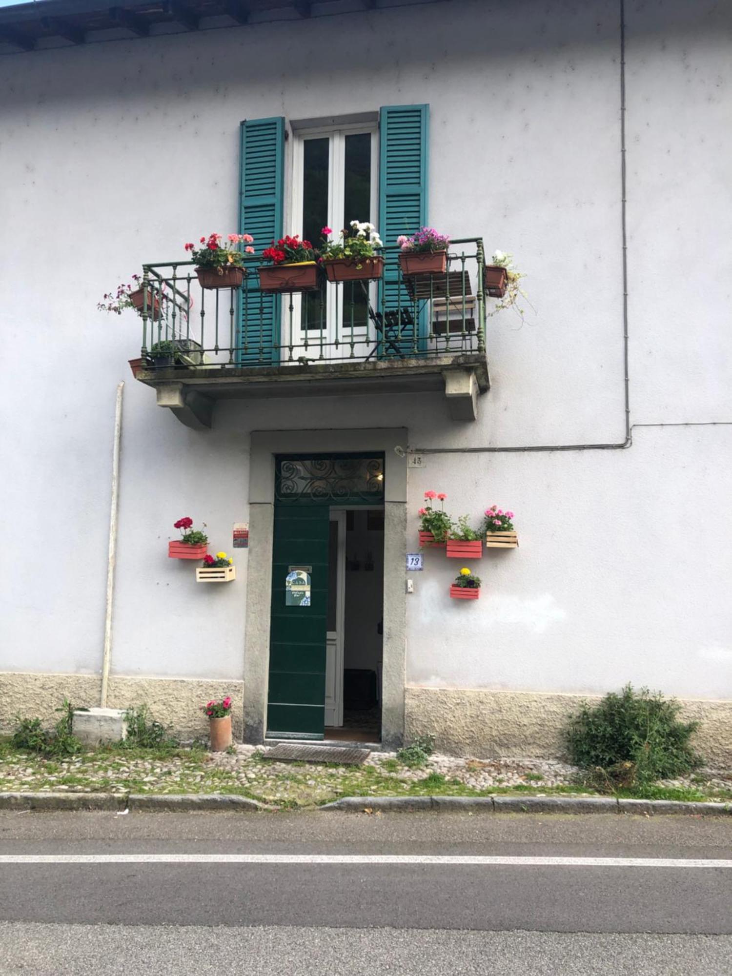 Casa Ortensia Blu Maslianico Esterno foto
